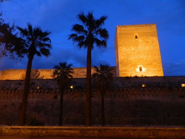 Normanno-svevo castello night 2